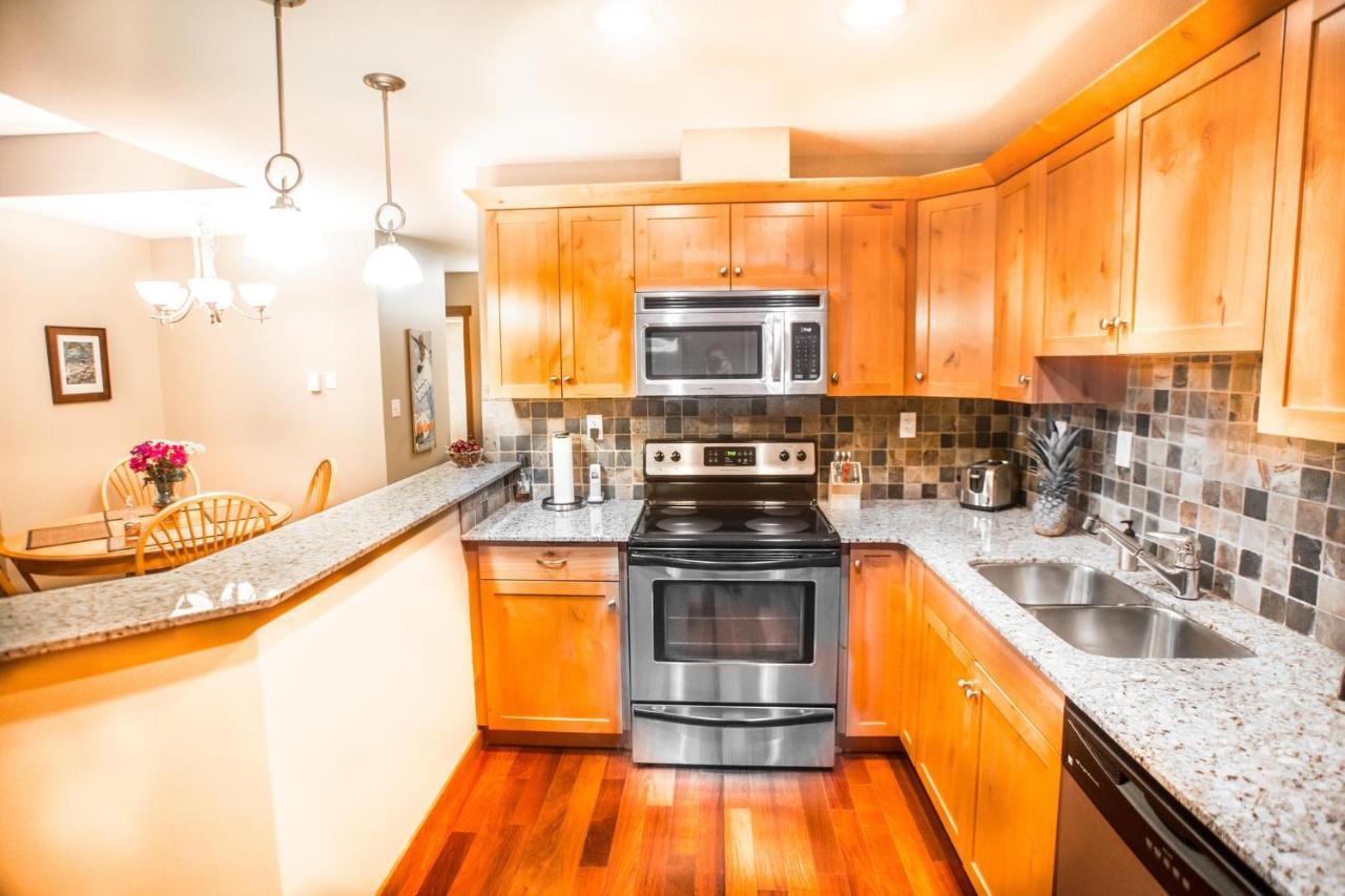 Ridgeview Loft - Top Floor 2 Bed 2 Bath, Amazing Views Canmore Exteriör bild