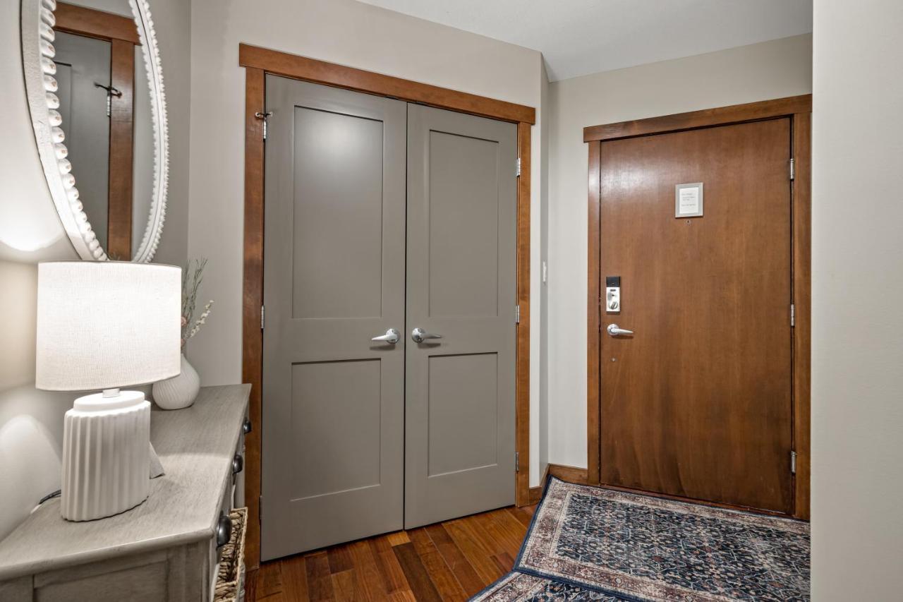 Ridgeview Loft - Top Floor 2 Bed 2 Bath, Amazing Views Canmore Exteriör bild