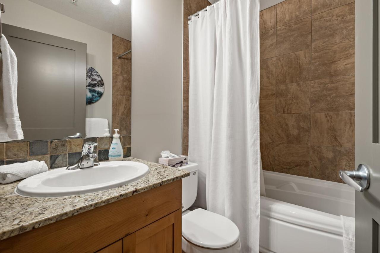 Ridgeview Loft - Top Floor 2 Bed 2 Bath, Amazing Views Canmore Exteriör bild