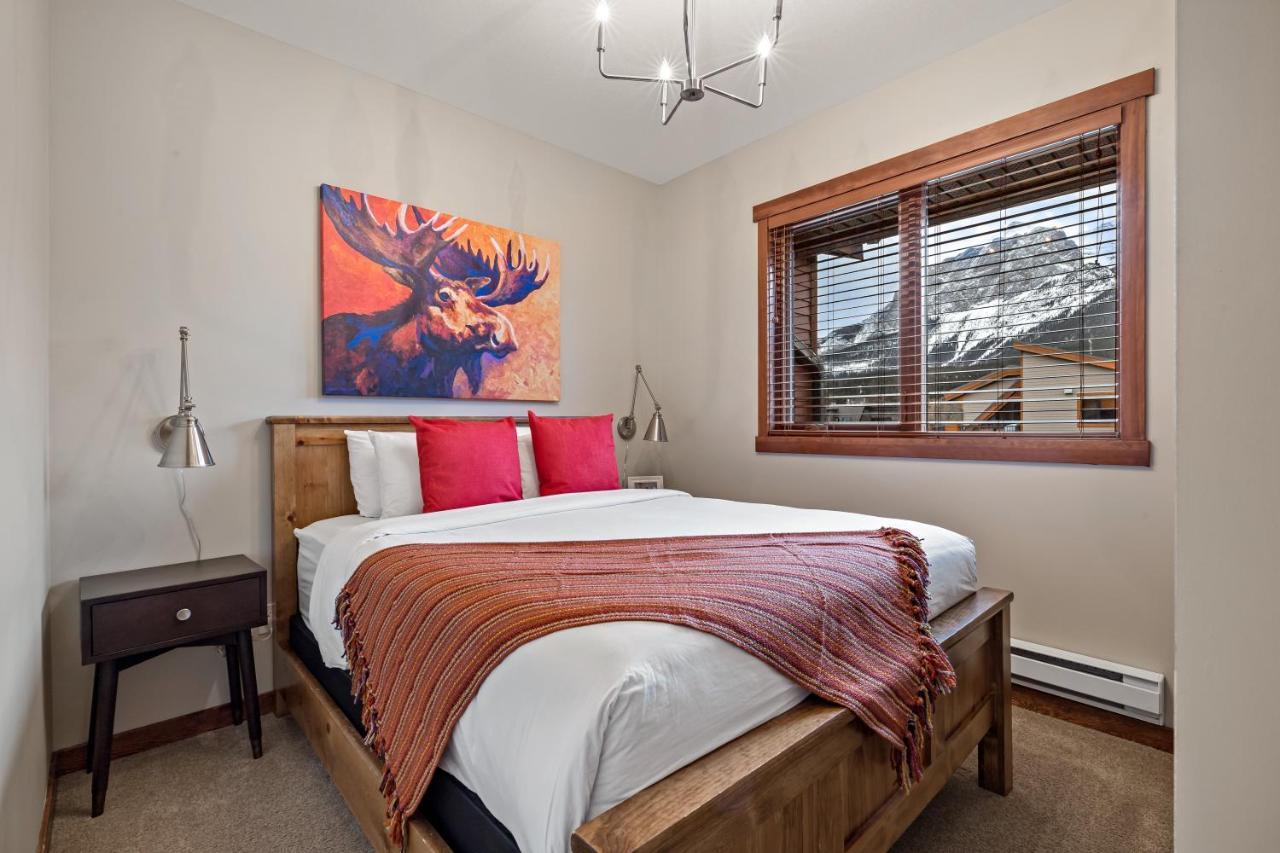 Ridgeview Loft - Top Floor 2 Bed 2 Bath, Amazing Views Canmore Exteriör bild